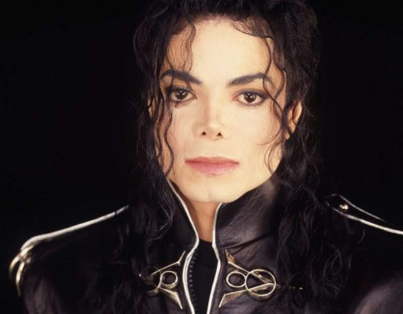 Врач Майкла Джексона заявил, что певец был химически кастрирован отцом