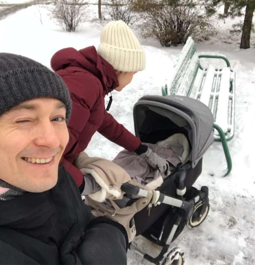 Сергей Безруков показал милое видео своих детей на прогулке