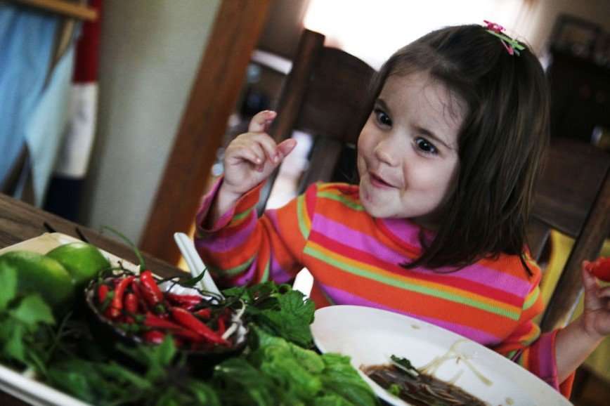 К 5 годам малышка попробовала 650 различных блюд