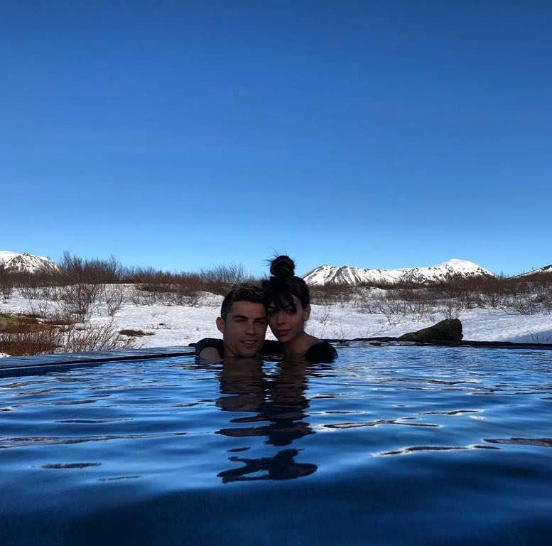 «Бесконечная любовь»: Криштиану Роналду и Джорджина Родригес отдыхают в горах