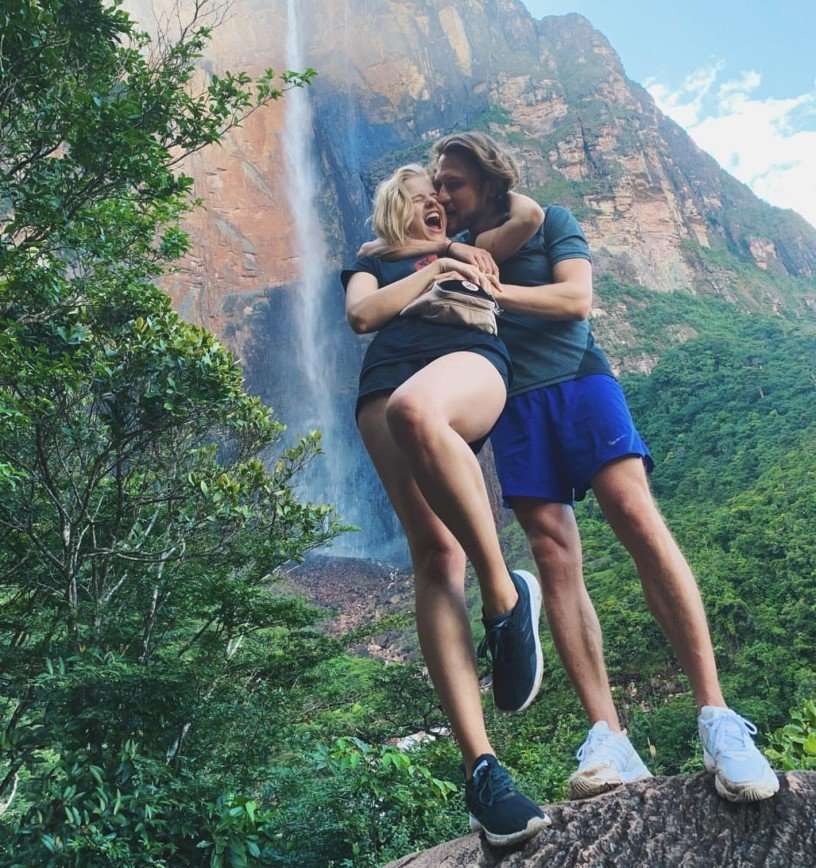 Александра Бортич с возлюбленным побывали у самого высокого водопада в мире