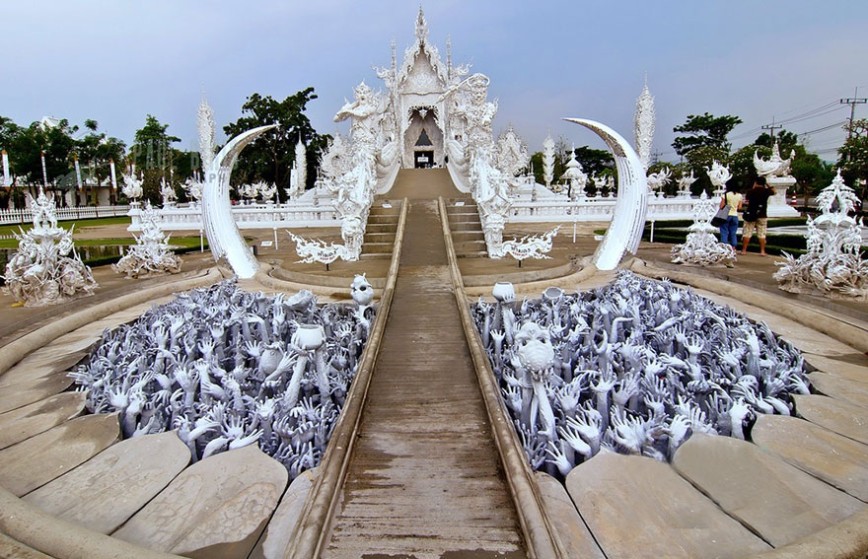 Белый храм: самое удивительное буддийское сооружение в мире