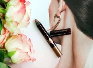Тіні-олівець Charlotte Tilbury Colour Chameleon Eyeshadow Pencil у відтінку Amber Туман — огляд і свотчи