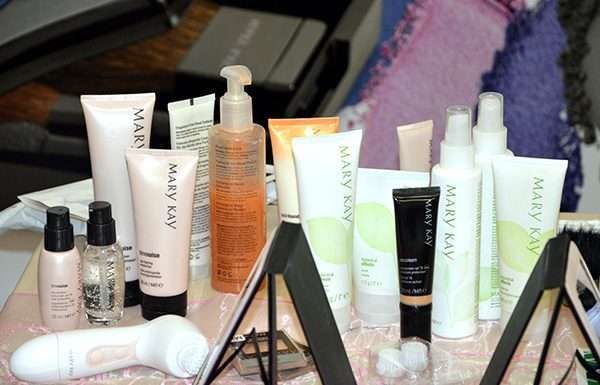 Догляд за шкірою обличчя влітку — поради Mary Kay