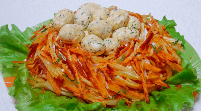 Салат гніздо глухаря шарами. Покрокові рецепти з грибами і копченою куркою