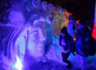 Льодові скульптури світових знаменитостей в Сокільниках.