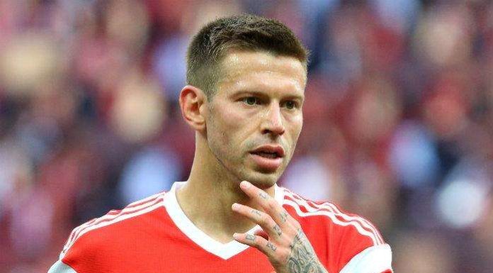 «Залиште хлопця в спокої»: у мережі обговорюють відпустку Федора Смолова в Сен-Тропе.