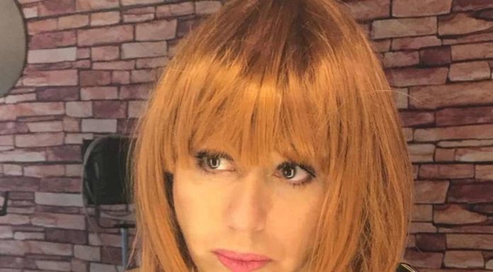 «Груди, як у дівчинки»: 53-річна Альона Апіна показала пікантне фото.