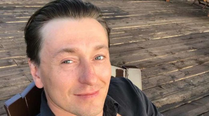 Сергій Безруков вирушив на першу прогулянку з новонародженим сином.