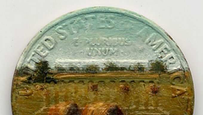 Маленькі монетки в ролі полотна.