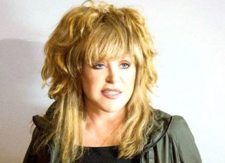 Червона спідниця, кеди і два хвоста: 70-річна Алла Пугачова запалила на ювілейному концерті.