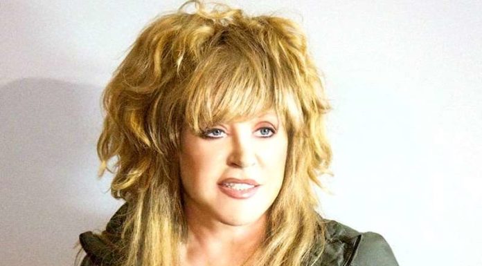 Червона спідниця, кеди і два хвоста: 70-річна Алла Пугачова запалила на ювілейному концерті.