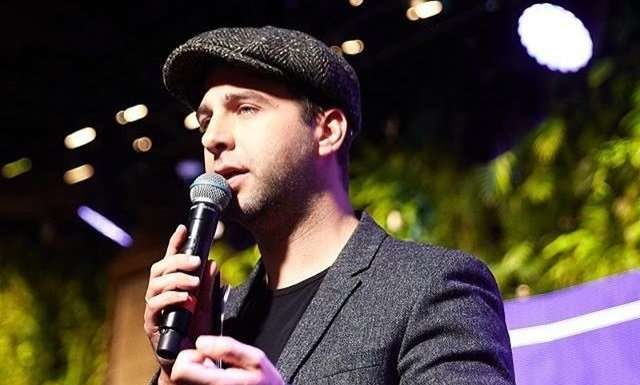 Законодавець трендів: Іван Ургант вводить моду на головні убори.