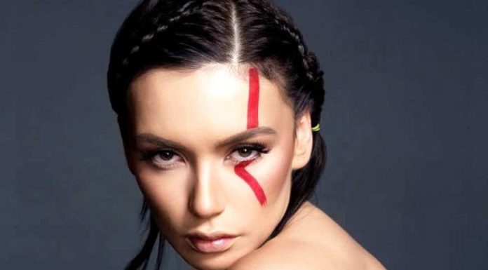 «Скоро зніметься голою?»: купальник Ольги Серябкиной не залишив простору для фантазій.