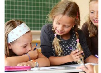 Вивчення іноземних мов позитивно впливає на розум.