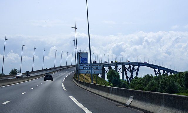 Нормандія: місто Honfleur і сади Chateau D Acquigny.