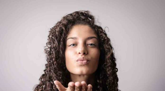 Топ-10 кращих термозахисних засобів для волосся — рейтинг 2021 року