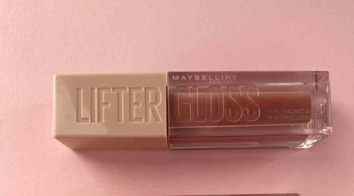Стильні блиски для губ maybelline lifter gloss silk 004 і reef 006