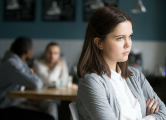 Як зрозуміти, що вами маніпулюють: 5 ознак пасивної агресії