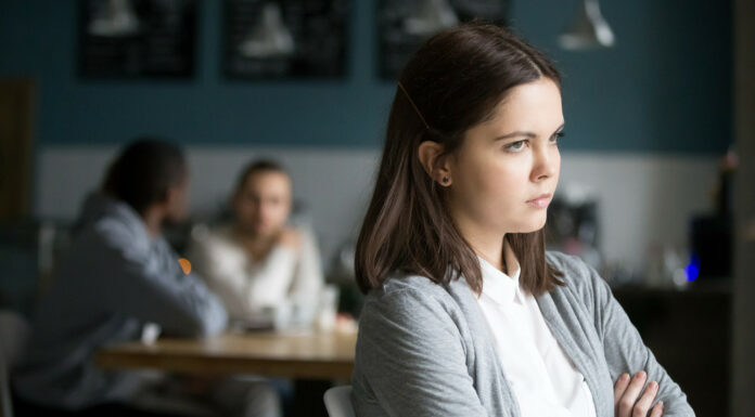 Як зрозуміти, що вами маніпулюють: 5 ознак пасивної агресії