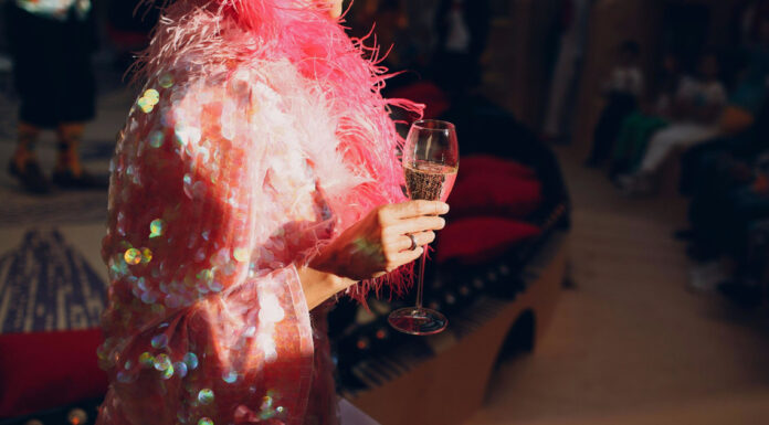 Зустрічаємо новий рік в паєтках: 15 суконь для яскравих дівчат