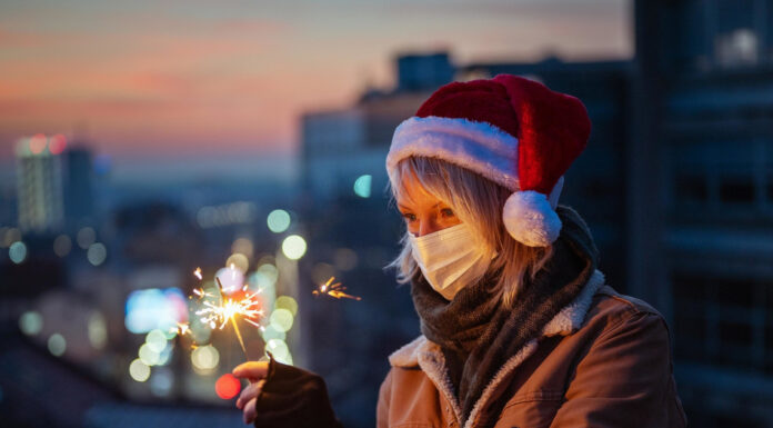 “омікрон” вже поширюється по росії: чи закриють нас на карантин в новорічні канікули?