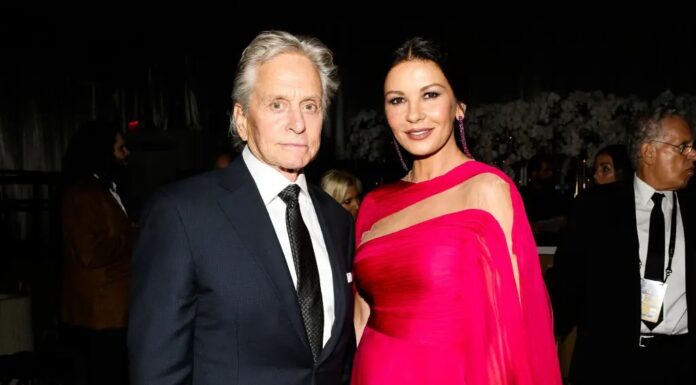 Правда, стоячи поза повідомленнями Майкла Дугласа та Кетрін Зета-Джонса, які турбують шанувальників