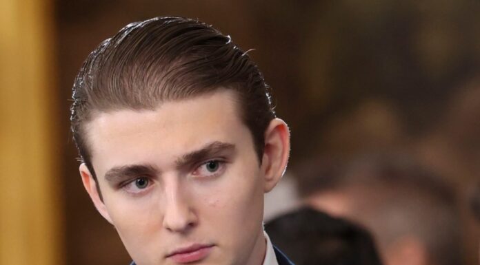 Несподіване Рішення Баррона Трампа Вступити До Коледжу Викликало Ажіотаж Навколо Його Майбутнього З Батьком Дональдом