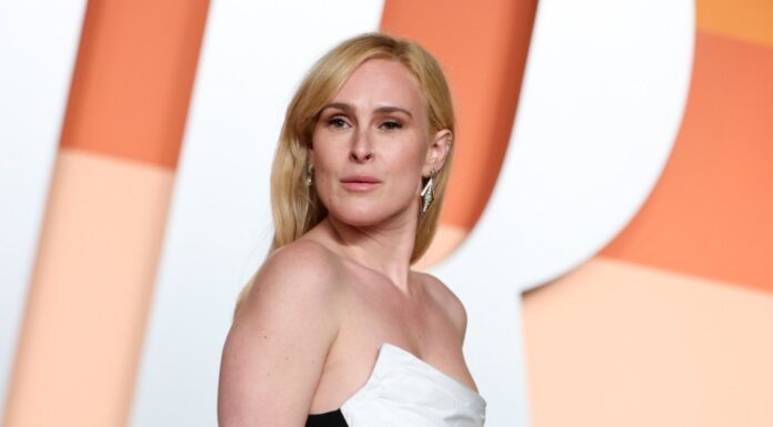 Румер Вілліс каже, що вона все ще годує дочку Лутти у віці 2 років, і реакція – це не те, що ми очікували