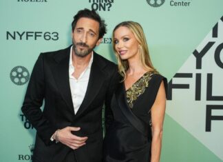 Дівчині Едріена Броуді Джорджині Чепмен загрожує стягнення 2,5 мільйона доларів на тлі спаду Харві Вайнштейна