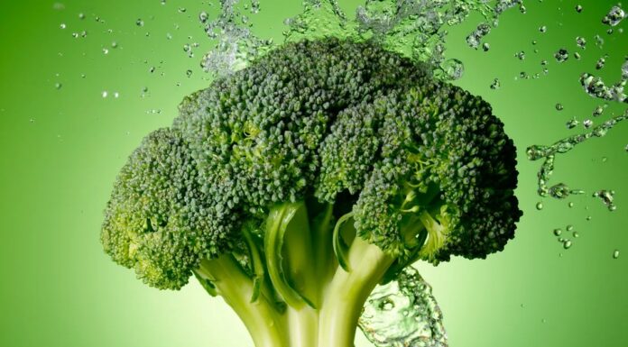 Експерти кажуть, що 11 харчових продуктів можуть покращити здоров’я вашого мозку та допомогти уникнути деменції