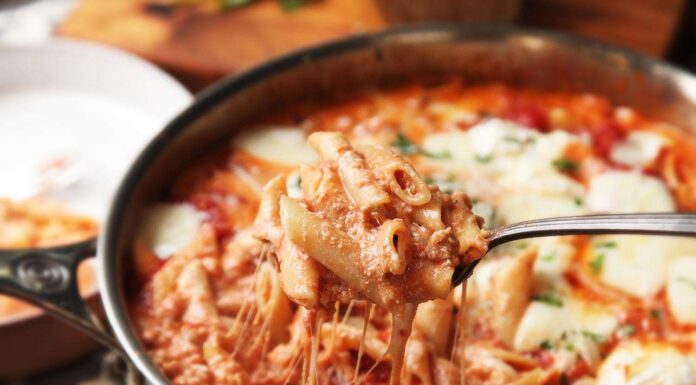 Паста на одній сковороді: швидкі обіди з мінімальним очищенням