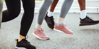 Rucking: Tren Jalan Kaki Tertimbang Mendapatkan Momentum