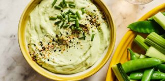 Smetanový tvarohový dip: Svačina s vysokým obsahem bílkovin