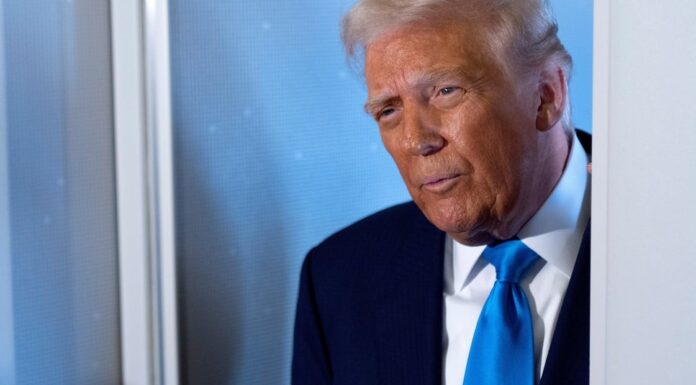 Як спілкуватися з близькими, які пішли в крайні переконання: посібник з виходу з інформаційного туману