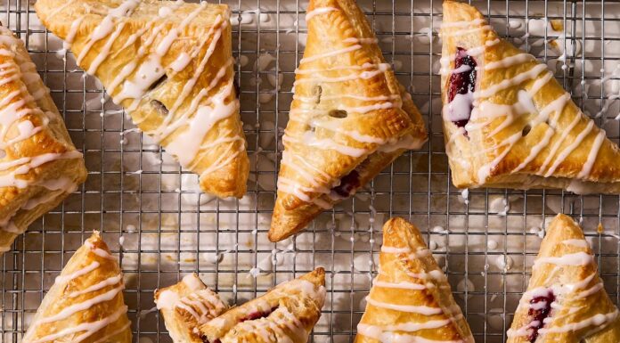 Вишневые turnovers в стиле пекарни: безотказный десерт на выходные