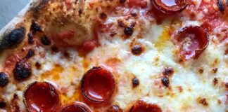 Jak upéct Imo’s Frozen Pizza pro křupavou kůrčičku ve stylu St. Louis