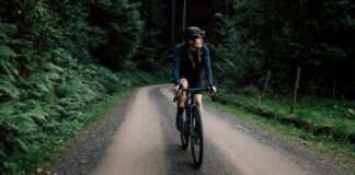 Cyclisme en salle ou en extérieur : lequel construit un meilleur moteur ?