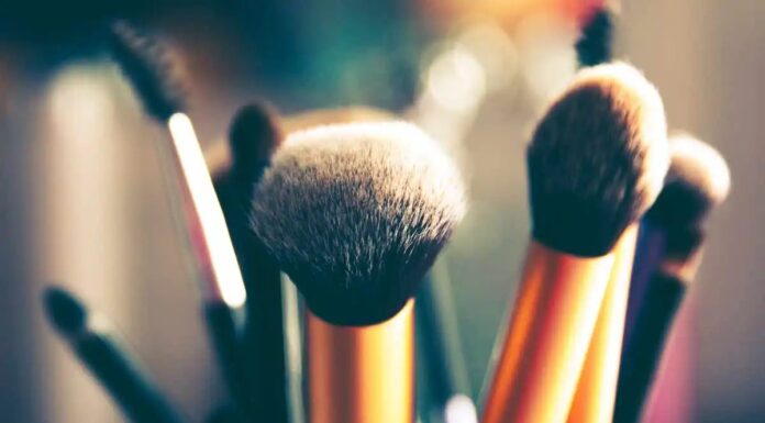 Why Your Makeup Brushes Are a Bacterial Nightmare and How to Fix It